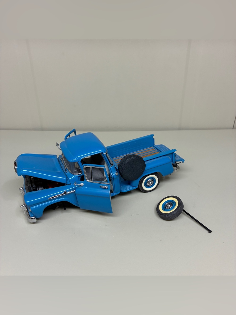 ‘58 Chevy Apache Fleetside - 1/24 - Danbury Mint Limited Edition 1958 For Repair